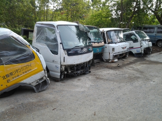 ขายด่วนหัวรถ 6 ล้อ นำเข้าจากเซียงกง ขายโล๊ะล้างสต็อกจำนวนมาก เลิกกิจการ จากหัวละ 70,000 - 100,000 บาท ขายเพียงหัวละ 39,500 บาท เท่านั้น อุปกรณ์ครบ มาก่อนได้เลือกก่อน หากเหมาหมดลดลงได้อีกครับ มีหัวโตโยต้าไดน่าร์ หัวมิตซู หัวฮีโน่ หัวอีซูซุ หัวนิสสัน สอบถาม