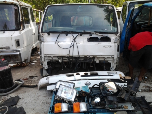 ขายด่วนหัวรถ 6 ล้อ นำเข้าจากเซียงกง ขายโล๊ะล้างสต็อกจำนวนมาก เลิกกิจการ จากหัวละ 70,000 - 100,000 บาท ขายเพียงหัวละ 39,500 บาท เท่านั้น อุปกรณ์ครบ มาก่อนได้เลือกก่อน หากเหมาหมดลดลงได้อีกครับ มีหัวโตโยต้าไดน่าร์ หัวมิตซู หัวฮีโน่ หัวอีซูซุ หัวนิสสัน สอบถาม