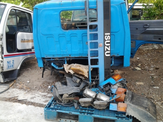 ขายด่วนหัวรถ 6 ล้อ นำเข้าจากเซียงกง ขายโล๊ะล้างสต็อกจำนวนมาก เลิกกิจการ จากหัวละ 70,000 - 100,000 บาท ขายเพียงหัวละ 39,500 บาท เท่านั้น อุปกรณ์ครบ มาก่อนได้เลือกก่อน หากเหมาหมดลดลงได้อีกครับ มีหัวโตโยต้าไดน่าร์ หัวมิตซู หัวฮีโน่ หัวอีซูซุ หัวนิสสัน สอบถาม