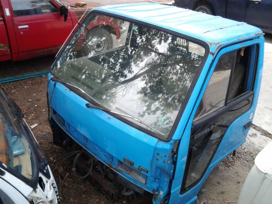 ขายด่วนหัวรถ 6 ล้อ นำเข้าจากเซียงกง ขายโล๊ะล้างสต็อกจำนวนมาก เลิกกิจการ จากหัวละ 70,000 - 100,000 บาท ขายเพียงหัวละ 39,500 บาท เท่านั้น อุปกรณ์ครบ มาก่อนได้เลือกก่อน หากเหมาหมดลดลงได้อีกครับ มีหัวโตโยต้าไดน่าร์ หัวมิตซู หัวฮีโน่ หัวอีซูซุ หัวนิสสัน สอบถาม