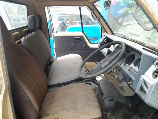 ขายด่วนหัวรถ 6 ล้อ นำเข้าจากเซียงกง ขายโล๊ะล้างสต็อกจำนวนมาก เลิกกิจการ จากหัวละ 70,000 - 100,000 บาท ขายเพียงหัวละ 39,500 บาท เท่านั้น อุปกรณ์ครบ มาก่อนได้เลือกก่อน หากเหมาหมดลดลงได้อีกครับ มีหัวโตโยต้าไดน่าร์ หัวมิตซู หัวฮีโน่ หัวอีซูซุ หัวนิสสัน สอบถาม