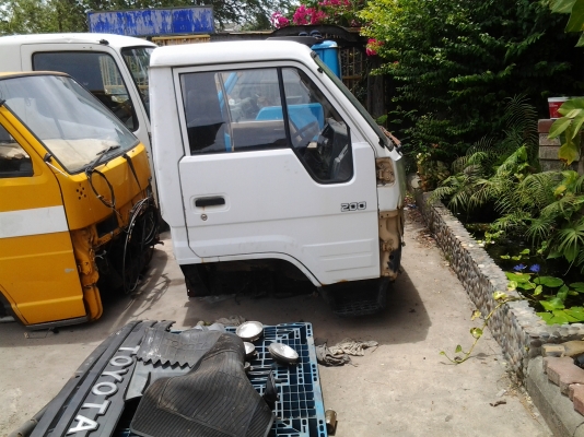 ขายด่วนหัวรถ 6 ล้อ นำเข้าจากเซียงกง ขายโล๊ะล้างสต็อกจำนวนมาก เลิกกิจการ จากหัวละ 70,000 - 100,000 บาท ขายเพียงหัวละ 39,500 บาท เท่านั้น อุปกรณ์ครบ มาก่อนได้เลือกก่อน หากเหมาหมดลดลงได้อีกครับ มีหัวโตโยต้าไดน่าร์ หัวมิตซู หัวฮีโน่ หัวอีซูซุ หัวนิสสัน สอบถาม