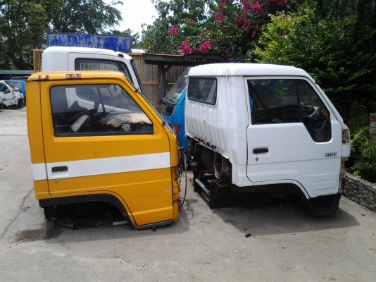 ขายด่วนหัวรถ 6 ล้อ นำเข้าจากเซียงกง ขายโล๊ะล้างสต็อกจำนวนมาก เลิกกิจการ จากหัวละ 70,000 - 100,000 บาท ขายเพียงหัวละ 39,500 บาท เท่านั้น อุปกรณ์ครบ มาก่อนได้เลือกก่อน หากเหมาหมดลดลงได้อีกครับ มีหัวโตโยต้าไดน่าร์ หัวมิตซู หัวฮีโน่ หัวอีซูซุ หัวนิสสัน สอบถาม