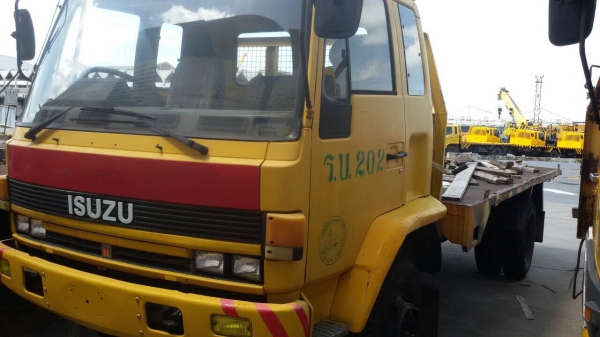 hino ขายไปแล้วครับเหลือrocky 2 คัน,เบอร์ 202,203 ขาย 550,000ครับ รถใช้ในการท่าเรือไม่เคยขับออกถนนเลย สภาพรถค่อนข้างดี รถปี 36-37