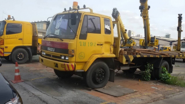 hino ขายไปแล้วครับเหลือrocky 2 คัน,เบอร์ 202,203 ขาย 550,000ครับ รถใช้ในการท่าเรือไม่เคยขับออกถนนเลย สภาพรถค่อนข้างดี รถปี 36-37