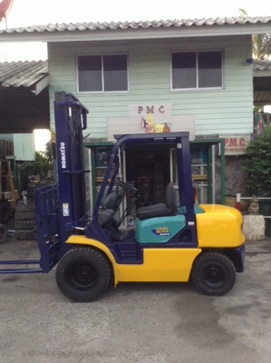 +++ ขายโฟล์คลิฟท์  KOMATSU  FD25-14  ขนาด  2.5  ตัน เครื่องยนต์ดีเซล  เสา  4 เมตร ฮิ้งค์โฟล์ค  งากระดก  ยางตันใหม่  ล้อหน้าคู่  เกียร์ธรรมดา   ***รถสภาพดี  พร้อมใช้งาน  สนใจ รายละเอียด ราคา คุยได้ครับ  โทร. 081-659-7598 ***