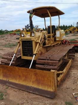 แนะนำอีกตัวครับ - รถแทรกเตอร์ ดันดิน MITSUBISHI: FA 50 รุ่นแทรคเหล็ก พร้อมโรตารี่พรวนดินติดท้าย ยาว 2.6 เมตร เครื่องยนต์ดีเซล 4 สูบ พร้อมใช้งาน