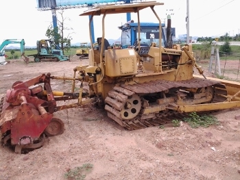 แนะนำอีกตัวครับ - รถแทรกเตอร์ ดันดิน MITSUBISHI: FA 50 รุ่นแทรคเหล็ก พร้อมโรตารี่พรวนดินติดท้าย ยาว 2.6 เมตร เครื่องยนต์ดีเซล 4 สูบ พร้อมใช้งาน