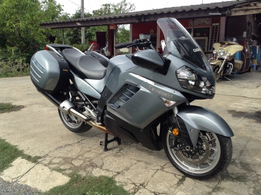 ธารนนทบุรี//ขาย kawasaki gtr1400 ปี2008 สวยๆเดิมๆ ราคา450,000 บาท ส.พ.ม แท้