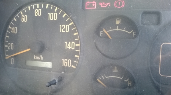 ISUZU NPR เครื่อง4HG1T เครื่อดีมาก คัสซีสวย F หน้า-หลัง แอร์ CD ยาว5เมตรกระบะเหล็กพร้อมคอก พร้อมใช้