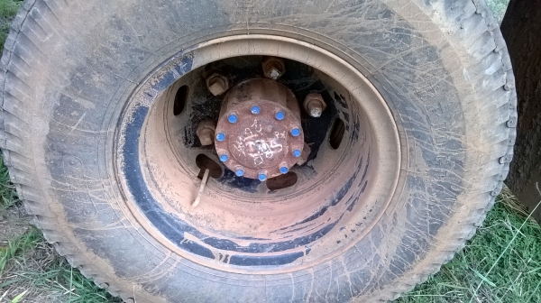 ISUZU NPR เครื่อง4HG1T เครื่อดีมาก คัสซีสวย F หน้า-หลัง แอร์ CD ยาว5เมตรกระบะเหล็กพร้อมคอก พร้อมใช้