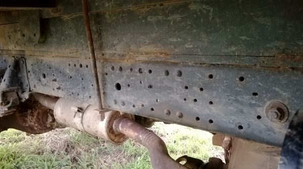 ISUZU NPR เครื่อง4HG1T เครื่อดีมาก คัสซีสวย F หน้า-หลัง แอร์ CD ยาว5เมตรกระบะเหล็กพร้อมคอก พร้อมใช้