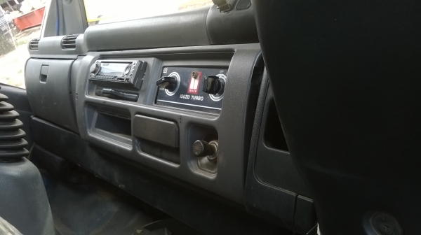 ISUZU NPR เครื่อง4HG1T เครื่อดีมาก คัสซีสวย F หน้า-หลัง แอร์ CD ยาว5เมตรกระบะเหล็กพร้อมคอก พร้อมใช้