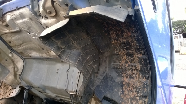 ISUZU NPR เครื่อง4HG1T เครื่อดีมาก คัสซีสวย F หน้า-หลัง แอร์ CD ยาว5เมตรกระบะเหล็กพร้อมคอก พร้อมใช้