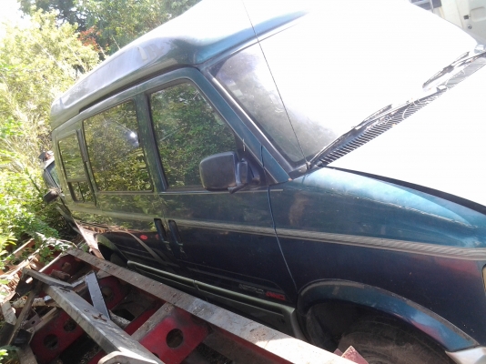 ขายรถตู้เชฟโลเลต 4x4ไม่มีเครื่อง-ทะเบียน เอาไปทำอะไหล่ หรือร้านขายของ ตู้นอน ก็หรูครับ ช่วงล่างเป็น 4x4 ขาย 45,000 บาท