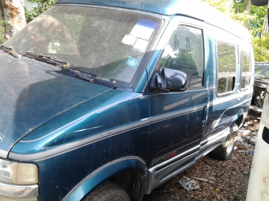 ขายรถตู้เชฟโลเลต 4x4ไม่มีเครื่อง-ทะเบียน เอาไปทำอะไหล่ หรือร้านขายของ ตู้นอน ก็หรูครับ ช่วงล่างเป็น 4x4 ขาย 45,000 บาท