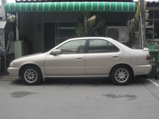 ถูกๆ Nissan sunny super saloon1.6 ออโต้ LPG เบรกABSดิส4ล้อ
