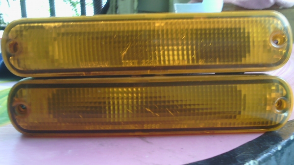 ขายไฟเลี้ยวกันชนหน้า A 31 แท้  มือสอง มี 1 คู่