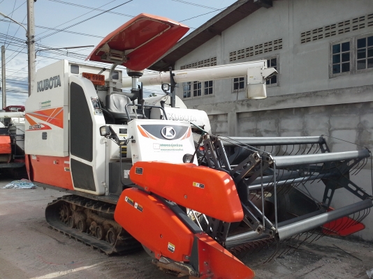 รถเกี่ยวถังอุ้ม DC-70G ซื้อสดลด 50,000