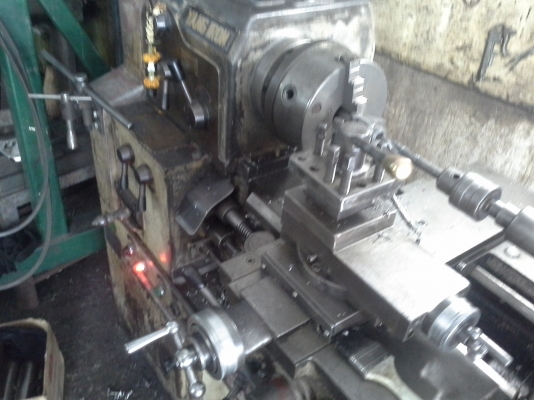 เครื่องกลึง YAM ขนาด 4 ฟุต เกียร์บล็อค 3 เพลา พร้อมมีเบรค เครื่องจักรพร้อมใช้งาน เครื่องสภาพเดิมๆครับ แน่นปกติใช้งานทุกวัน