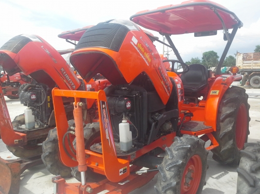 รถแทรคเตอร์ 36 แรงม้าจำนวนชั่วโมงน้อย+ปรับสภาพพร้อมใช้งาน