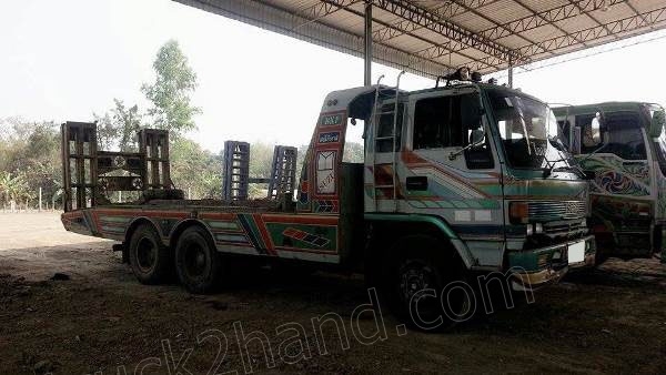 รถบรรทุก 10 ล้อ ISUZU ลากรถเกี่ยวข้าว 2 เพลา รถบรรทุก 10 ล้อ ISUZU ลากรถเกี่ยวข้าว 2 เพลา