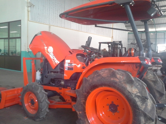 รถแทรคเตอร์ 36 แรงม้ารับประกัน 9เดือนหรือ 500 ชั่วโมง