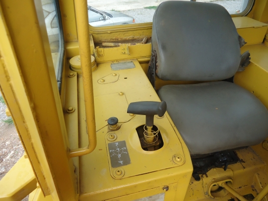 ขายด่วนรถแทรกเตอร์ตีนตะขาบCATD4Hเก่านอกใช้งานแค่1ปี