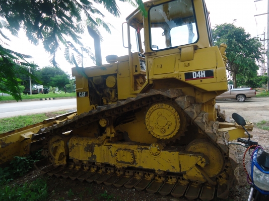 ขายด่วนรถแทรกเตอร์ตีนตะขาบCATD4Hเก่านอกใช้งานแค่1ปี