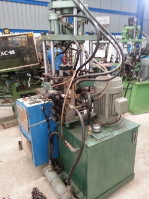 ขายเครื่องฉีดพลาสติกแบบตั้งขนาด 30 ตัน 15 ตันมีจำนวน 4 ตัวขายตัวละ 35,000 บาท