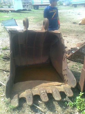 บูมยาว 16เมตร ถอดจากKOMATSU 200-5 พร้อมปุ๋งกี๋