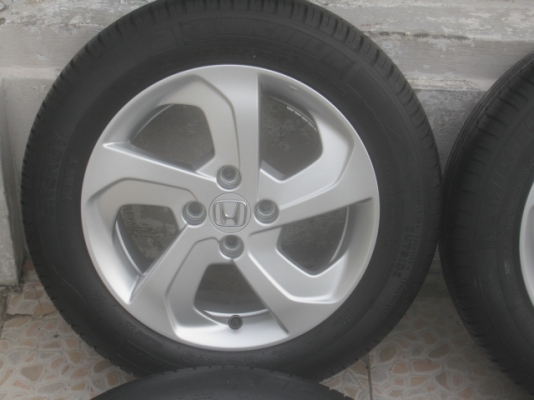 ขายล้อแม็ก new city 15"x5.5" et45 4รู100 ยาง michelin energy xm1 175/65r15 ยางผลิตสัปดาห์ที่ 36 ปี13 ริ้วที่หน้ายางมี 2 เส้น ขายทั้งชุด 12,900 บาทครับ สนใจติดต่อเล็กคลองสามครับ (081-3747940)