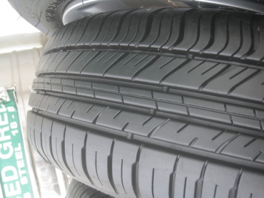 ขายล้อแม็ก new city 15"x5.5" et45 4รู100 ยาง michelin energy xm1 175/65r15 ยางผลิตสัปดาห์ที่ 36 ปี13 ริ้วที่หน้ายางมี 2 เส้น ขายทั้งชุด 12,900 บาทครับ สนใจติดต่อเล็กคลองสามครับ (081-3747940)