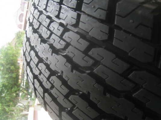 ขายล้อแม็ก D-max 17"x7" et33 6รู139.7 พร้อมยาง Bridgestone dueler h/t840 255/65r17 ปี13 ตุ่มที่หน้ายางมี 2 เส้นครับ ขายทั้งชุด 17,900 บาทครับ สนใจติดต่อเล็กคลองสามครับ 081-3747940