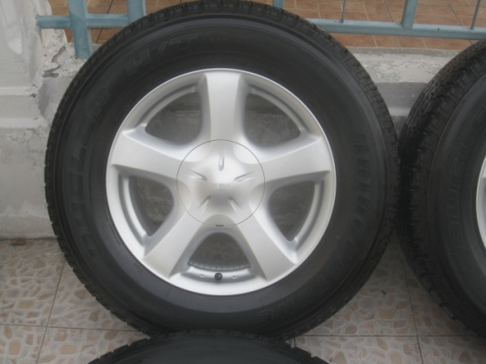 ขายล้อแม็ก D-max 17"x7" et33 6รู139.7 พร้อมยาง Bridgestone dueler h/t840 255/65r17 ปี13 ตุ่มที่หน้ายางมี 2 เส้นครับ ขายทั้งชุด 17,900 บาทครับ สนใจติดต่อเล็กคลองสามครับ 081-3747940