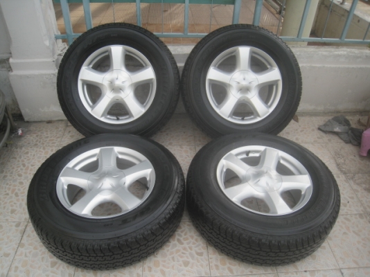 ขายล้อแม็ก D-max 17"x7" et33 6รู139.7 พร้อมยาง Bridgestone dueler h/t840 255/65r17 ปี13 ตุ่มที่หน้ายางมี 2 เส้นครับ ขายทั้งชุด 17,900 บาทครับ สนใจติดต่อเล็กคลองสามครับ 081-3747940