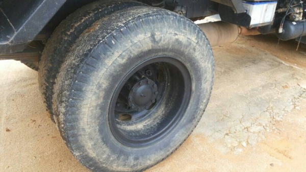 รถอีซูซุ 6 ล้อดั้ม 240 แรงม้า. ปี 53  ( รถวิ่ง 1xx,xxx กม. )  สนใจติดต่อ 081 - 6079515