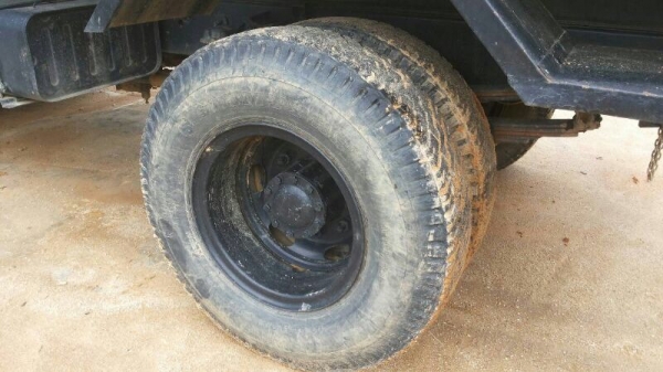 รถอีซูซุ 6 ล้อดั้ม 240 แรงม้า. ปี 53  ( รถวิ่ง 1xx,xxx กม. )  สนใจติดต่อ 081 - 6079515