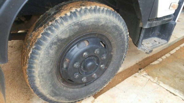 รถอีซูซุ 6 ล้อดั้ม 240 แรงม้า. ปี 53  ( รถวิ่ง 1xx,xxx กม. )  สนใจติดต่อ 081 - 6079515