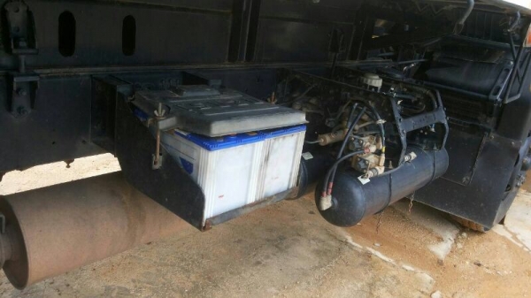 รถอีซูซุ 6 ล้อดั้ม 240 แรงม้า. ปี 53  ( รถวิ่ง 1xx,xxx กม. )  สนใจติดต่อ 081 - 6079515