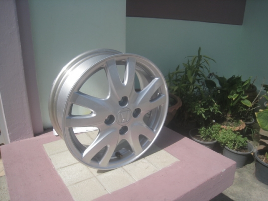 ขายล้อแม็กป้ายแดง brio 14"x5" et50 4h100 สีเดิม สภาพใหม่ทุกวงครับ ขายทั้งชุด 2,900 บาทครับ สนใจติดต่อเล็กคลองสามครับ (081-3747940)