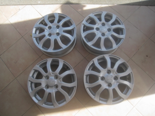 ขายล้อแม็กป้ายแดง brio amaze 14"x5" et50 4h100 สีเดิม สภาพใหม่ทุกวงครับ ขายทั้งชุด 2,900 บาทครับ สนใจติดต่อเล็กคลองสามครับ (081-3747940)