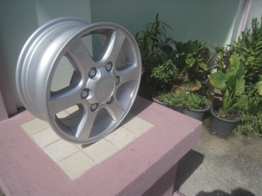 ขายล้อแม็ก dmax 15"x6.5" et41 6h139.7 ทำสีใหม่ครับ สีเงิน ไม่มีซ่อมครับ ขายทั้งชุด 5,900 บาทครับ สนใจติดต่อเล็กคลองสามครับ (081-3747940)