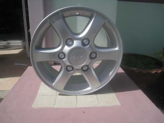 ขายล้อแม็ก dmax 15"x6.5" et41 6h139.7 ทำสีใหม่ครับ สีเงิน ไม่มีซ่อมครับ ขายทั้งชุด 5,900 บาทครับ สนใจติดต่อเล็กคลองสามครับ (081-3747940)