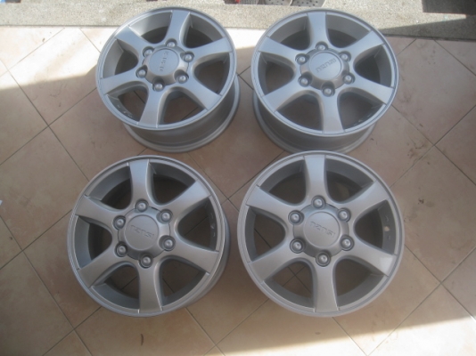 ขายล้อแม็ก dmax 15"x6.5" et41 6h139.7 ทำสีใหม่ครับ สีเงิน ไม่มีซ่อมครับ ขายทั้งชุด 5,900 บาทครับ สนใจติดต่อเล็กคลองสามครับ (081-3747940)