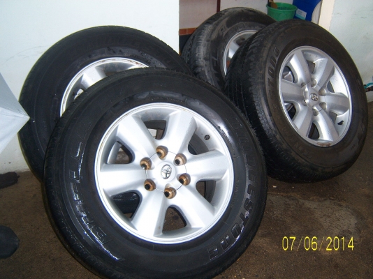 แม็กโตโยต้าขอบ 17 พร้อมยาง 265 65 17 1ชุด