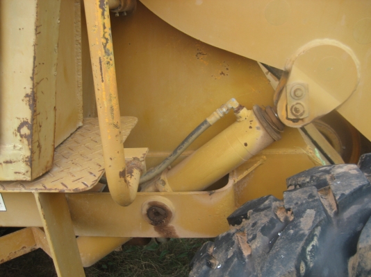 รถตัก  KOMATSU JH 30    ราคา   390,000   บาท