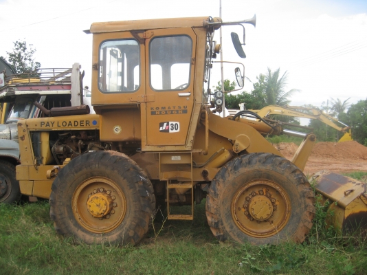 รถตัก  KOMATSU JH 30    ราคา   390,000   บาท