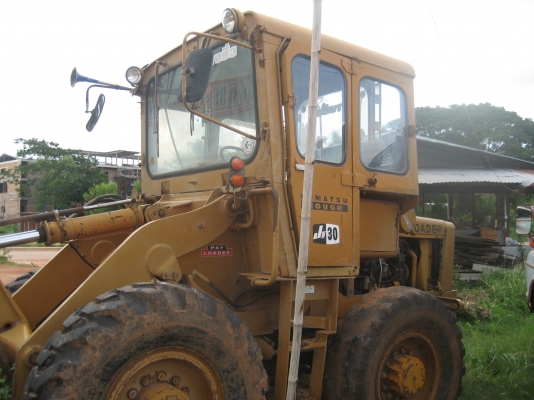 รถตัก  KOMATSU JH 30    ราคา   390,000   บาท