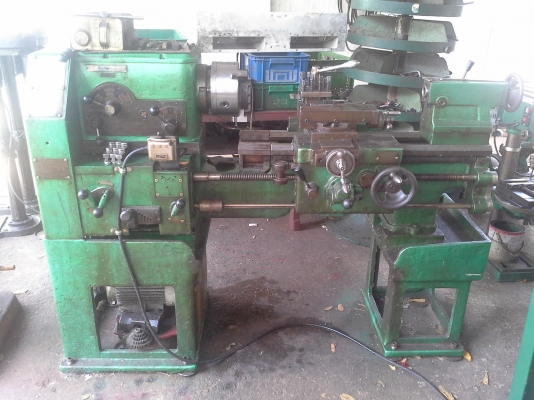 เครื่องกลึง 5 ฟุต ไต้หวัน 2 เพลา เกียร์บล็อค ใช้ไฟบ้าน สภาพพร้อมใช้งาน